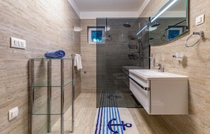 Bathroom - Awesome apartment in Pula with swimming pool (Pula)