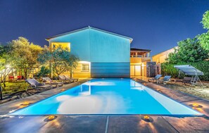 Pool - Beautiful apartment in Pula with outdoor swimming pool (Pula)