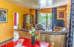 TV, ping pong - Beautiful apartment in Pula with outdoor swimming pool (Pula)
