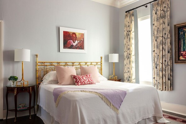 1 habitación, tabla de planchar con plancha, internet y ropa de cama