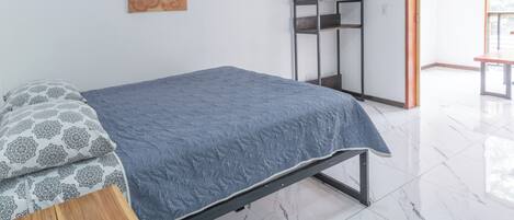 1 habitación, wifi y ropa de cama