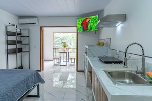 1 habitación, wifi y ropa de cama