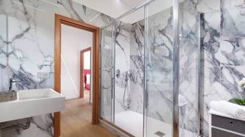 Dusch, hÄrtork, bidé och handdukar