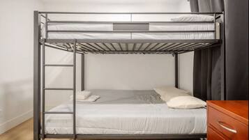 3 bedrooms, free WiFi, bed sheets, wheelchair access