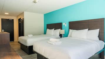 Habitación, 2 camas de matrimonio, no fumadores | Escritorio, cortinas opacas, tabla de planchar con plancha y wifi gratis