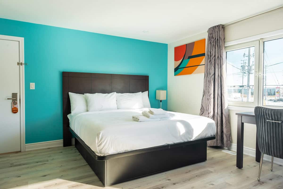 1 King Bed, Non-Smoking | Desk, blackout drapes, iron/ironing board, WiFi (free)