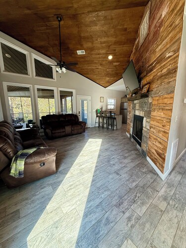 The Lookout Lodge by Stay Current River