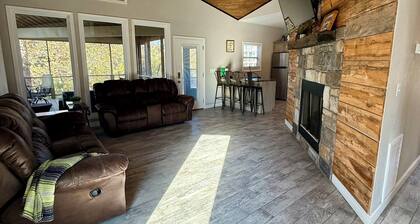 The Lookout Lodge by Stay Current River