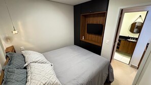 1 dormitorio, tabla de planchar con plancha, Internet y ropa de cama