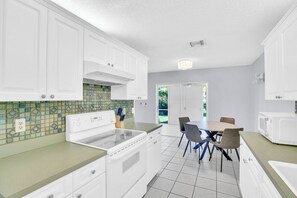 Mikrovågsugn, ugn och diskmaskin