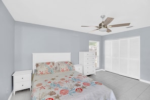 3 bedrooms, Internet, bed sheets - 3-bedroom house in charming Vero Beach with AC (Vero Beach)