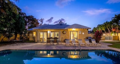 PRIME LOCATION — Walk 2 Beach, Restaurants, Nightlife, Las Olas — Private Pool