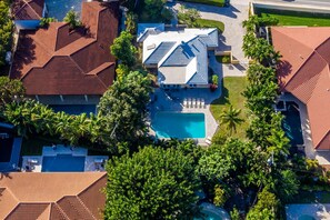 Exterior - PRIME LOCATION — Walk to BEACH, Restaurants, Nightlife, Las Olas — Private Pool (Fort Lauderdale)