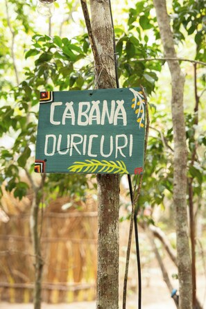 Cabaña Confort, baño privado, vistas al jardín | Escritorio y espacio para trabajar con un portátil