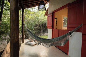 Family Bungalow, Kitchen, Garden View | Terrace/patio - Na Floresta Glamping (Porto de Pedras)