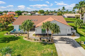 Exterior - Lakefront Paradise – Heated Pool & Near Beaches (Fort Myers)