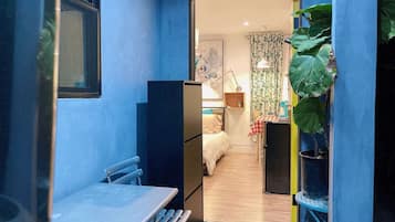 4 bedrooms, desk, iron/ironing board, travel cot