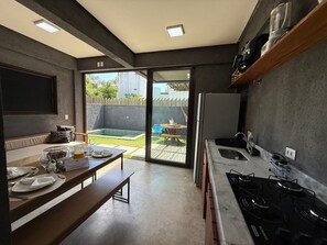 開放式客房 | 私人廚房 | 電冰箱、爐台、鍋具/餐盤/廚房用品