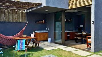 Studio | Outdoor dining