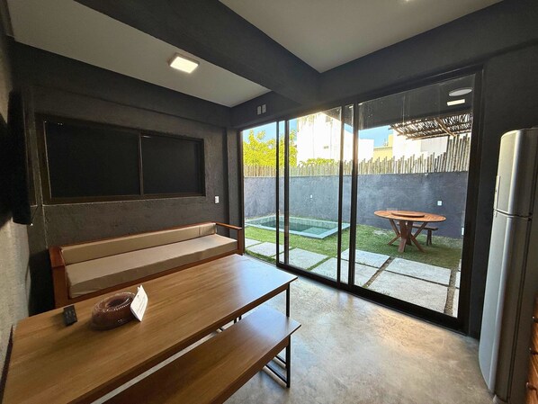 Studio | Bahagian dalam