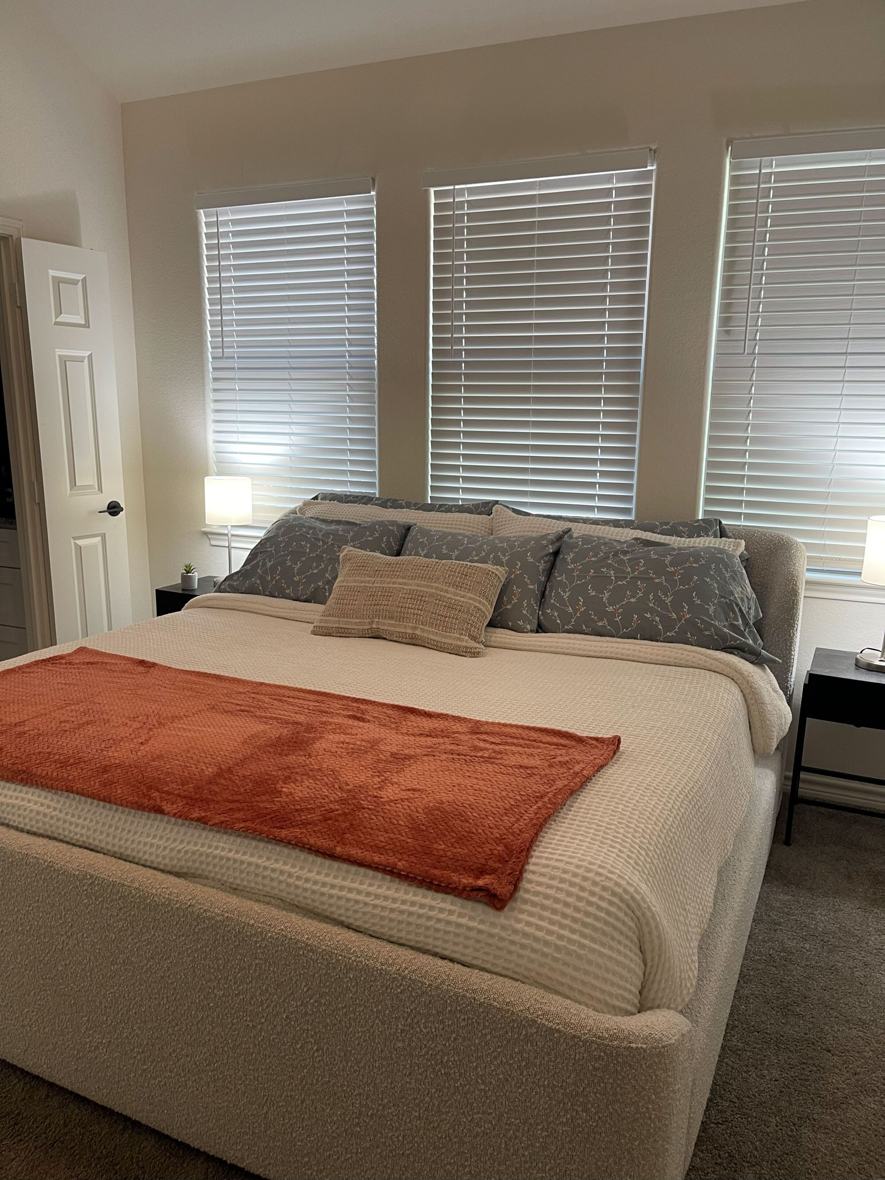 3 chambres, fer et planche à repasser, Wi-Fi, draps fournis