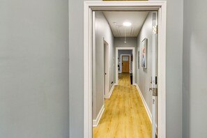 Interior - 2 Mi to Mercedes-Benz Stadium: Westside Townhome (Atlanta)