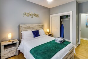 2 bedrooms, iron/ironing board, Internet, bed sheets - 2 Mi to Mercedes-Benz Stadium: Westside Townhome (Atlanta)