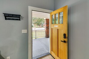 Interior - 2 Mi to Mercedes-Benz Stadium: Westside Townhome (Atlanta)
