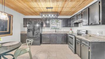 Mikroaaltouuni, uuni, liesi, astianpesukone