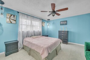 4 bedrooms, iron/ironing board, WiFi, bed sheets