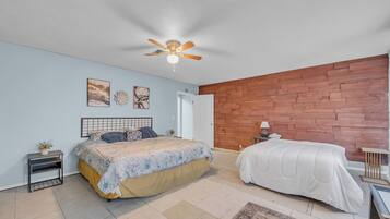 4 bedrooms, iron/ironing board, WiFi, bed sheets