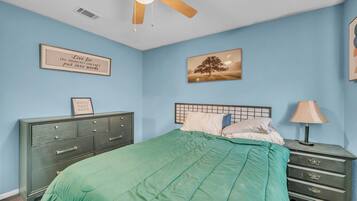 4 makuuhuonetta, silitysrauta/-lauta, Wi-Fi, vuodevaatteet