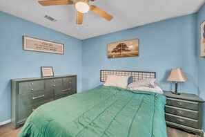 4 bedrooms, iron/ironing board, WiFi, bed sheets