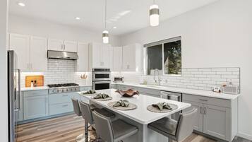 冰箱、微波炉、烤箱、炉灶