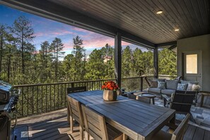 Outdoor dining - Luxury Lodge | Hot Tub + Views | 5 Min to DT (Prescott)
