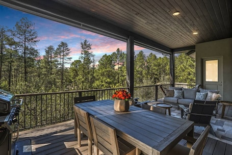 Outdoor dining. Luxury Lodge | Hot Tub + Views | 5 Min to DT