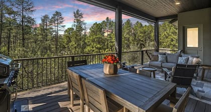 Luxury Lodge | Hot Tub + Views | 5 Min to DT
