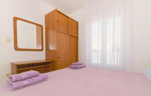 1 bedroom, travel cot, free WiFi - Amazing apartment in Pirovac with house sea view (Pirovac)