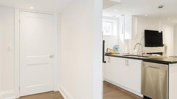 Coffee/tea maker, fridge, microwave, dishwasher