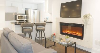 Comfortable Mississauga Stay, Private Entry, Laundry & Wi-Fi