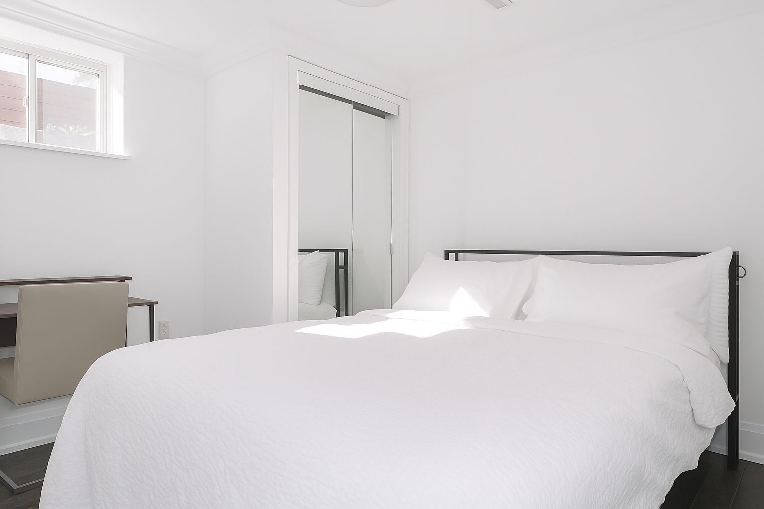 2 bedrooms, desk, iron/ironing board, WiFi (free)