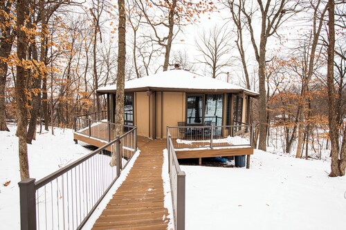 New - UFO - Unique Forest Outpost with Hot Tub