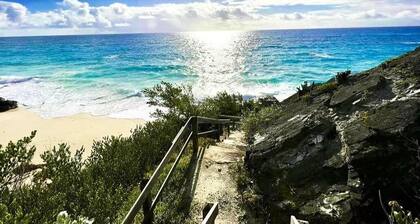 Charming 1-bedroom cottage in Warwick Parish with AC and Pool and private access