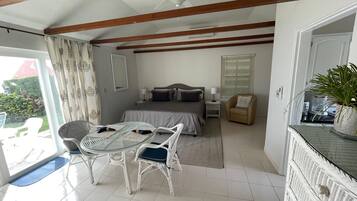 1 chambre, fer et planche Ă repasser, Wi-Fi gratuit, draps fournis