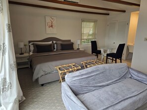 1 habitación, tabla de planchar con plancha, wifi gratis y ropa de cama 