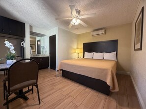 Comfort Double Room | In-room safe, blackout drapes, iron/ironing board, free WiFi - HOTEL SAN LUIS (Tijuana)