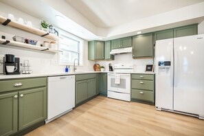 Fridge, microwave, oven, stovetop - Charming 4-Bedroom Newly Remodeled House -Walk to Lake & Restaurants! (Palmer Lake)