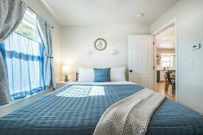 4 Schlafzimmer, Schreibtisch, Bügeleisen/Bügelbrett, Reisekinderbett