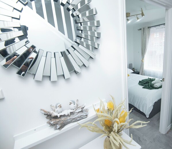 5 bedrooms, in-room safe, desk, iron/ironing board