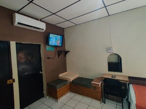 Room - Hotel Latino (Santa Ana)